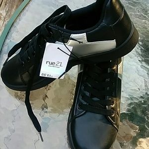 Rue21 sneakers 7/8 NWT